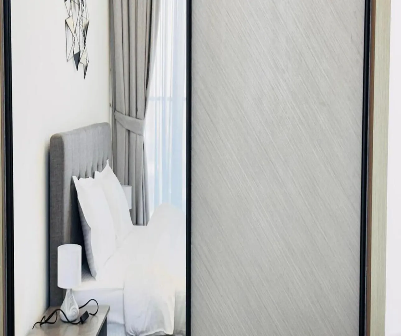 Oyo Home 1407 One Bedroom Apartments Binghatti Emerald Dubai