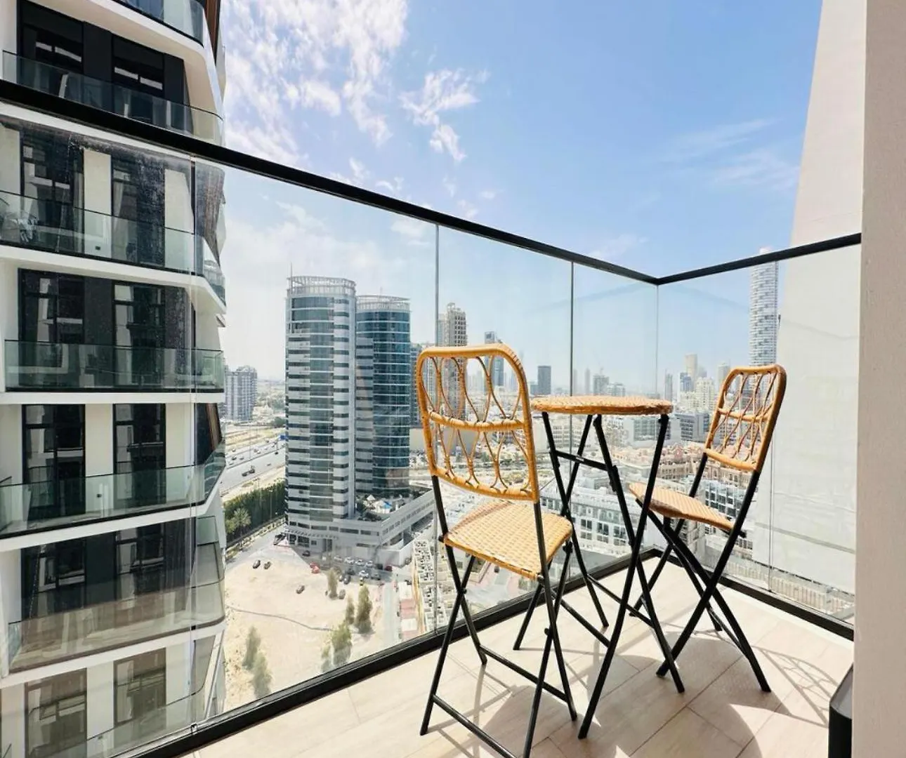 Oyo Home 1407 One Bedroom Apartments Binghatti Emerald Dubai